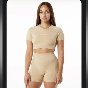 alphalete amplify top in hazelnut